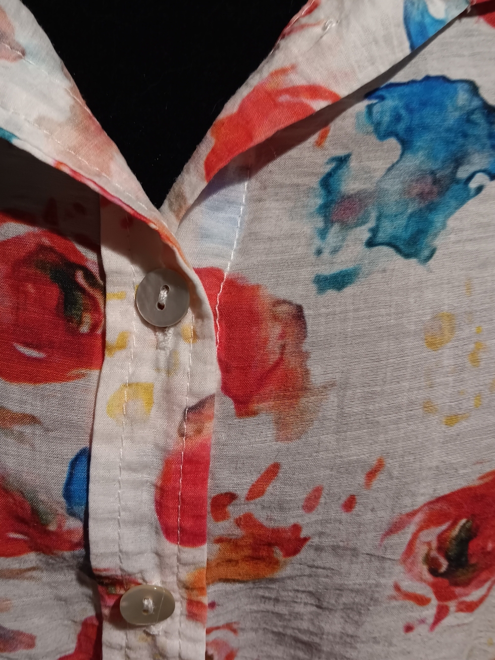 Charlie Jade 🦄 White Watercolor Floral Button-Down with Red & Blue Accents - Picture 3 of 8